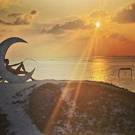 Ocean Breeze Maldives Hotel Thulusdhoo Exterior foto