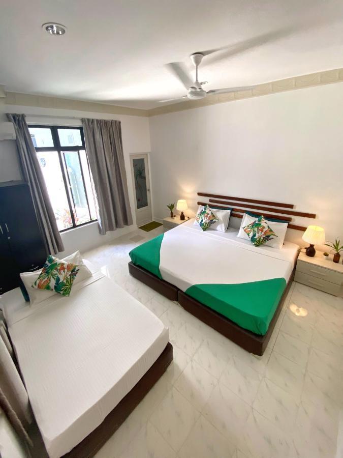 Ocean Breeze Maldives Hotel Thulusdhoo Exterior foto