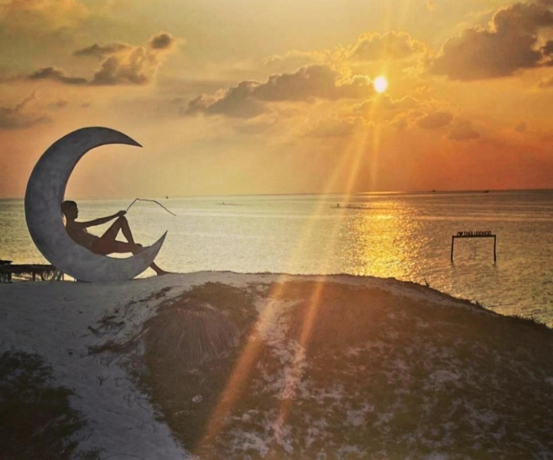 Ocean Breeze Maldives Hotel Thulusdhoo Exterior foto